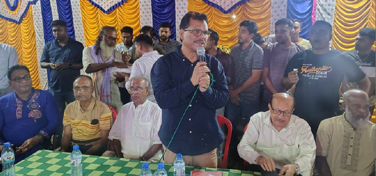 কলারোয়ায় সাবেক এমপি হাবিবের বিভিন্ন পূজামণ্ডপ পরিদর্শন