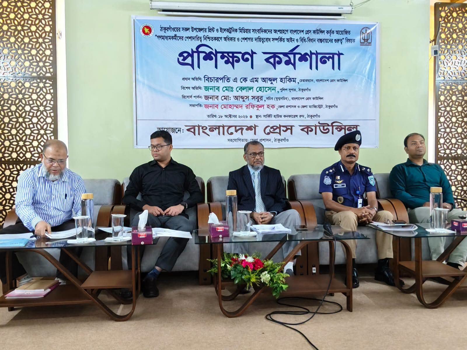 স্ত্রীকে জানালা ভেঙ্গে বের করে লাফ দিলেন মতলবের ইসমাইল